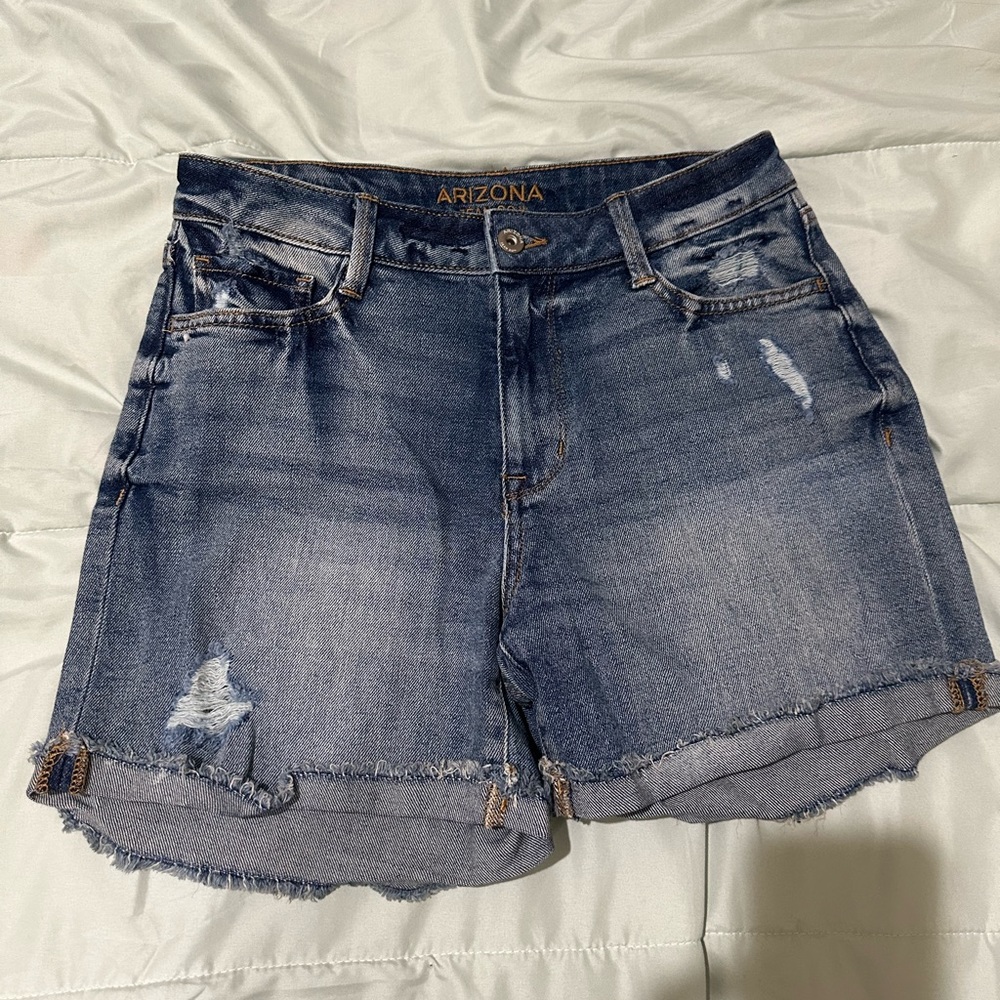 dark blue wash denim shorts! size 7